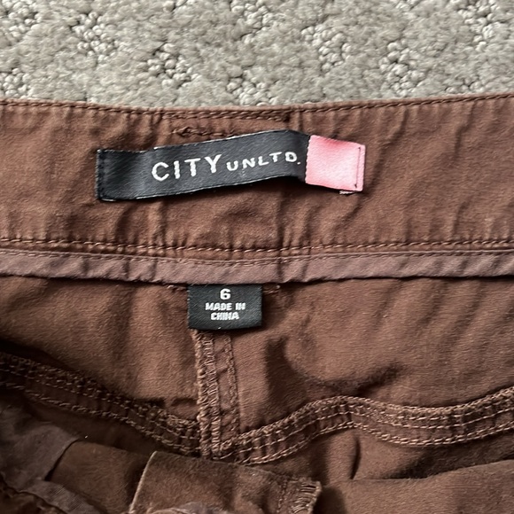 City Unlimited Shorts - Picture 3 of 3